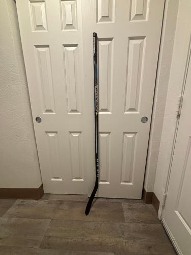 Used senior Bauer nexus n2900 hockey stick (cut)