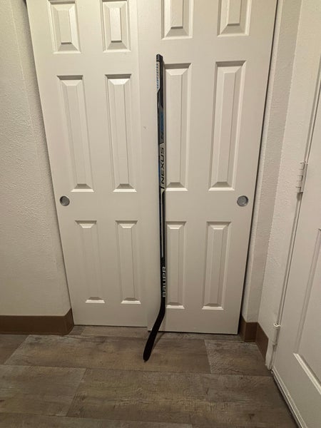 Used senior Bauer nexus n2900 hockey stick (cut)