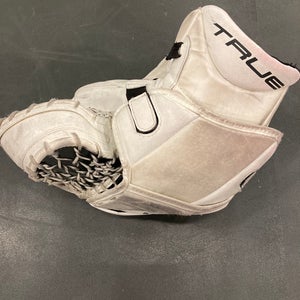 True Catalyst 7x3 Goalie Glove | Size: Intermediate Regular