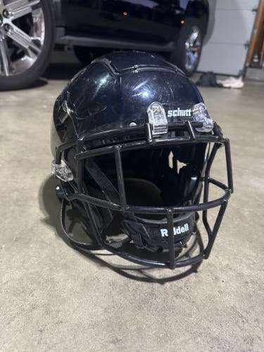 Adult Medium Schutt F7 Helmet (Used)