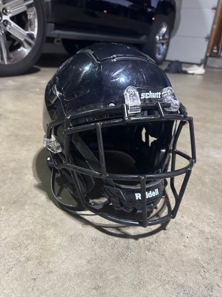 Adult Medium Schutt F7 Helmet (Used)
