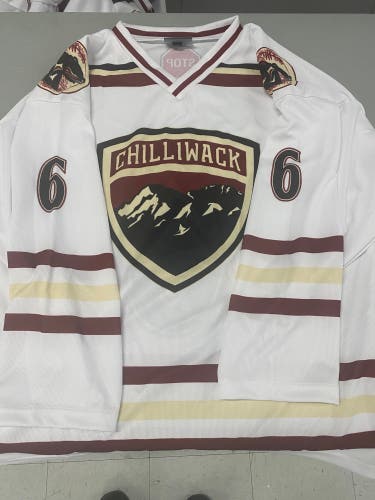 CHILLIWACK mens large game jersey (NEW)