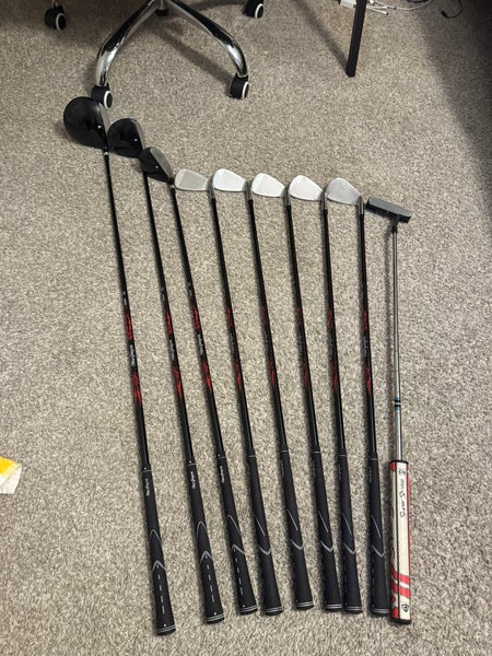Left handed golf clubs