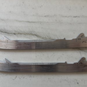 Bauer Fly-X 238 mm fits skate size 4 and 4.5