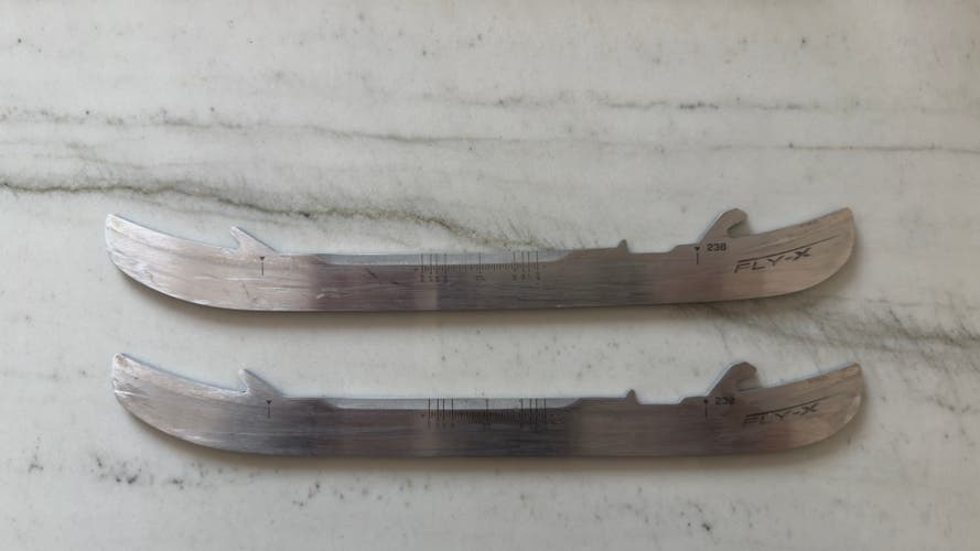 Bauer Fly-X 238 mm fits skate size 4 and 4.5