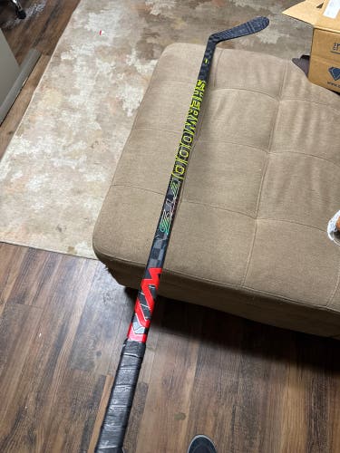 Senior Sher-Wood Rekker Legend Pro Right Handed Hockey Stick PP28 (Used)