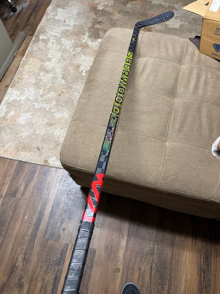 Senior Sher-Wood Rekker Legend Pro Right Handed Hockey Stick PP28 (Used)