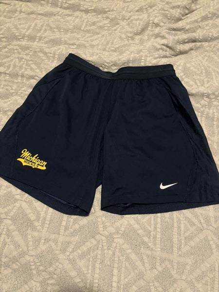 Michigan Wolverines NCAA Hockey Nike Dri Fit Gym Shorts, Size Adult Large