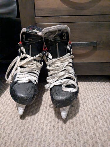 2020 Bauer Vapor 2X Pro Hockey Skates Wide Width Pro Stock 8 (Used)
