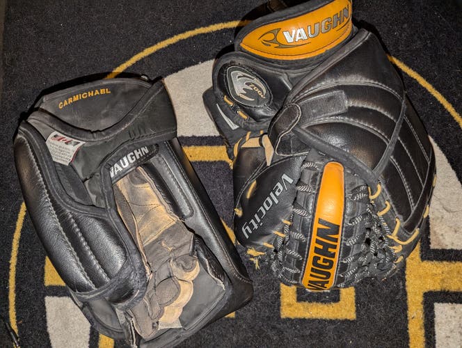 Vaughn Velocity 7000 glove and blocker set. Kipper spec!