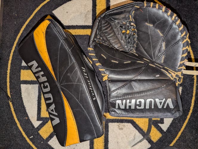 Vaughn Velocity 7000 glove and blocker set. Kipper spec!
