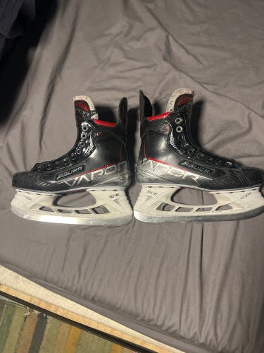 2018 Bauer Vapor 3X Hockey Skates Regular Width Size 5 (Used)