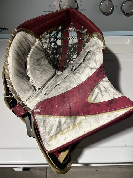 Denver Univ. CCM EFlex 5 Full Right Pro Stock (Used)