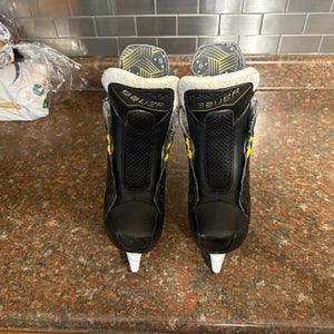 Bauer Supreme M40 Hockey Skates Regular Width Size 1.5 (Used)
