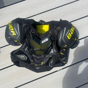 Medium Junior Bauer Supreme 3S Shoulder Pads (Used)