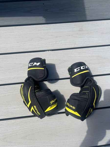 Junior Medium CCM Tacks 9040 Elbow Pads (Used)