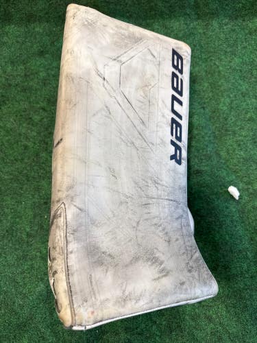White Senior Bauer Mach Goalie Blocker Regular (Used)