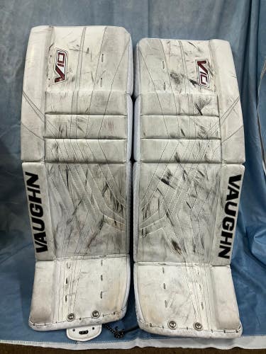 28+2 Vaughn Velocity V10 Goalie Leg Pads (Used)