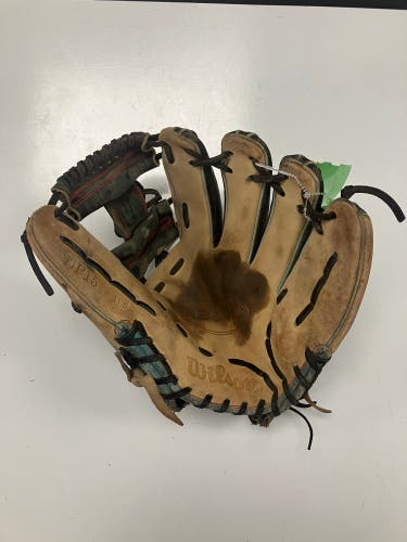 Wilson RH A2000 Baseball Glove 11.5" (Used)