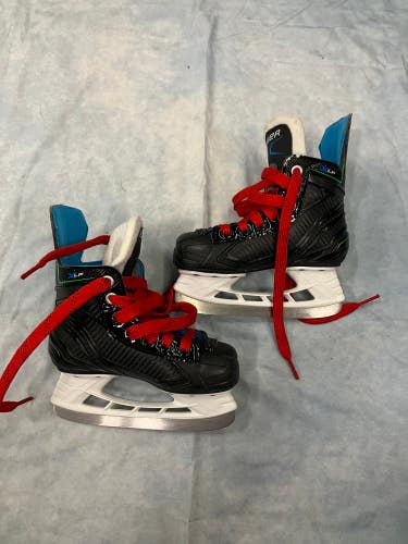 Youth Bauer XLP Hockey Skates Regular Width 10 (Used)