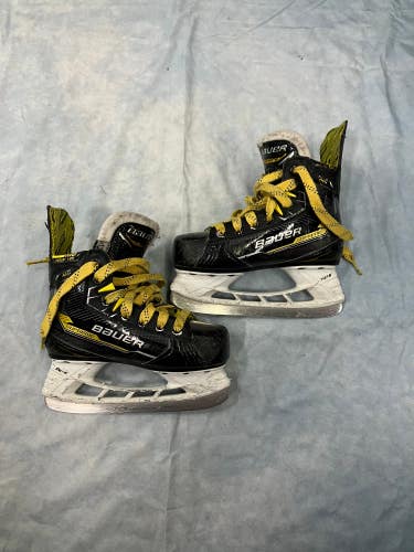 Youth Bauer Supreme M4 Hockey Skates Regular Width 11.5 (Used)