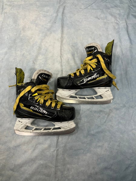 Youth Bauer Supreme M4 Hockey Skates Regular Width 11.5 (Used)
