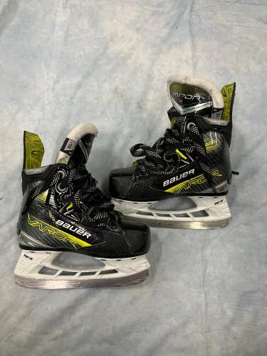 Youth Bauer Vapor X4 Hockey Skates Regular Width 10 (Used)