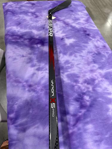 Senior Bauer Vapor X5 Pro Hockey Stick Right Handed P28 (Used)