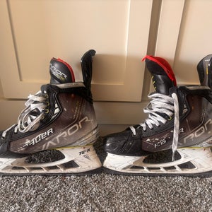 Bauer Vapor Hyperlite Hockey Skates   7 (Used)