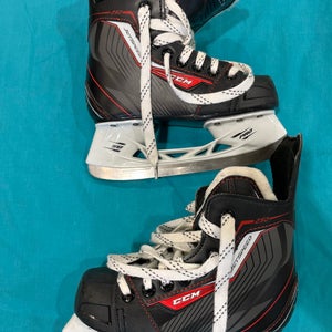 Youth CCM JetSpeed 250 Hockey Skates Regular Width 13 (Used)