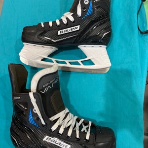 Intermediate Bauer Vapor VOLT Hockey Skates Regular Width 6 (Used)