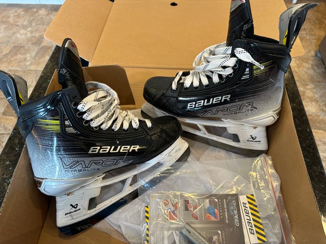Bauer Vapor Hyperlite 2 hockey skates size 5 fit 1