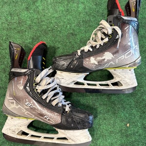 Intermediate Bauer Vapor Hyperlite Hockey Skates | (Fit 1) Size 6.5 (Used)