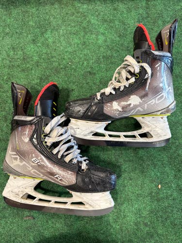Intermediate Bauer Vapor Hyperlite Hockey Skates | (Fit 1) Size 6.5 (Used)