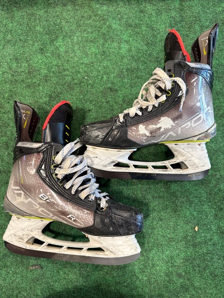 Intermediate Bauer Vapor Hyperlite Hockey Skates | (Fit 1) Size 6.5 (Used)