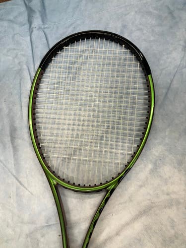 Unisex Wilson Blade 104 v8 Tennis Racquet (Used)