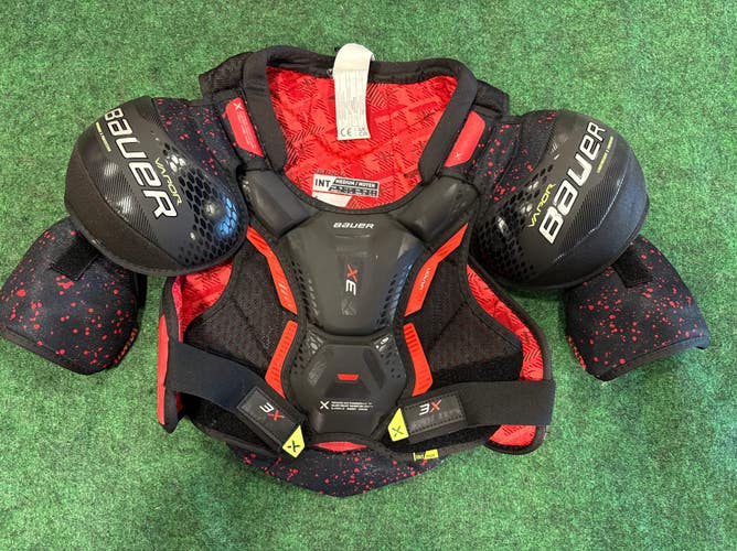 Medium Intermediate Bauer Vapor 3X Shoulder Pads (Used)