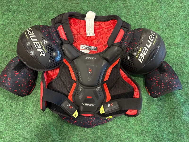 Medium Intermediate Bauer Vapor 3X Shoulder Pads (Used)