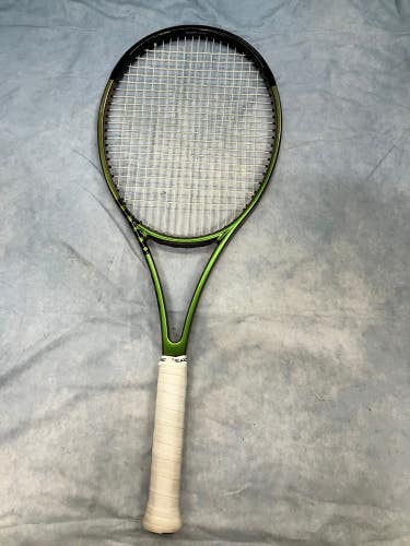 Unisex Wilson Blade 104 v8 Tennis Racquet (Used)