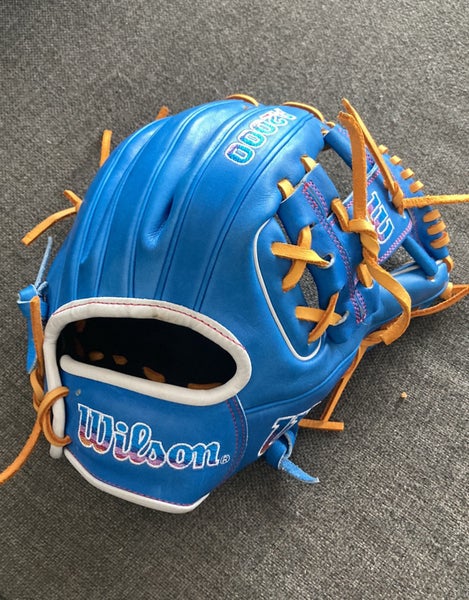 Wilson RH Infield A2000 Baseball Glove 11.25" (Used)