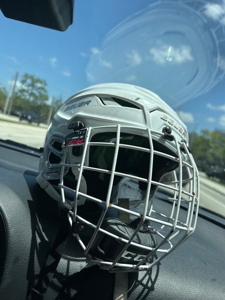 Small Bauer Hyperlite Helmet (Used)+White CCM Cage