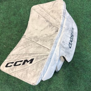 White Junior CCM Axis 2.5 Goalie Blocker Regular (Used)