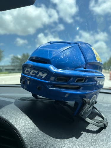 Medium CCM Tacks 910 Helmet (Used)