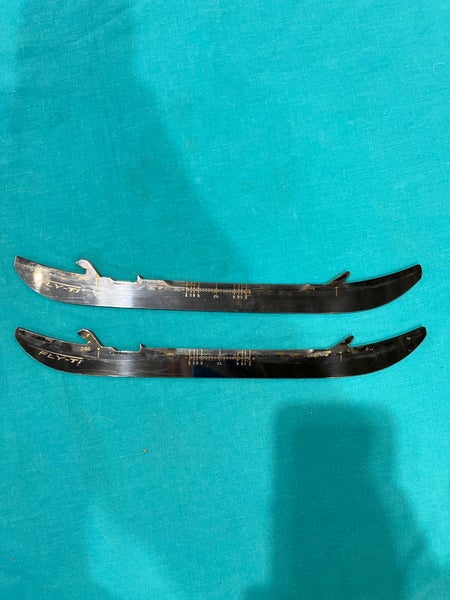 Bauer Fly-Ti Holders, Runners, & Replacement Steel Blades 246 mm (Used)