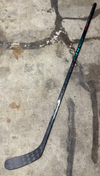 USED Senior CCM Vizion Right Handed Hockey Stick P29+1/4 85 FLEX