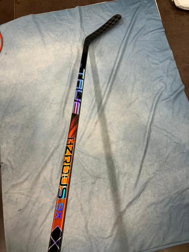 Intermediate True Hzrdus 9X Hockey Stick Right Handed MC (Used)