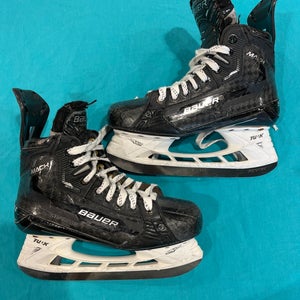 Intermediate Bauer Supreme Mach Hockey Skates Size 5.5 (Used)