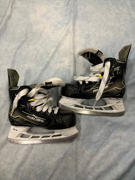 Youth Bauer Supreme M40 Hockey Skates Regular Width 13 (Used)
