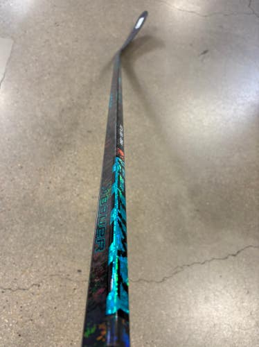 Intermediate Bauer Twitch Hockey Stick Right Handed P92 55 Flex (Used)
