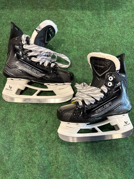 Junior Bauer Supreme M50 Pro Hockey Skates (Regular) Size 2.5 (New)